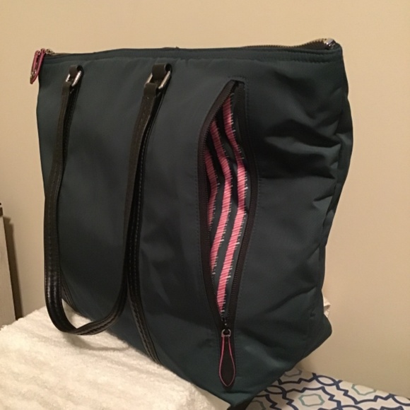 🔥 est offers, Vera Bradley, 19X14, nylon, NWT, See pictures, travel tote - Picture 4 of 6